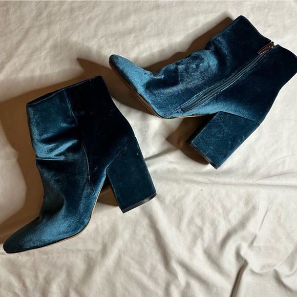 Blue Velvet Vince Camuto booties in great condition. Worn around the house! - Picture 4 of 5